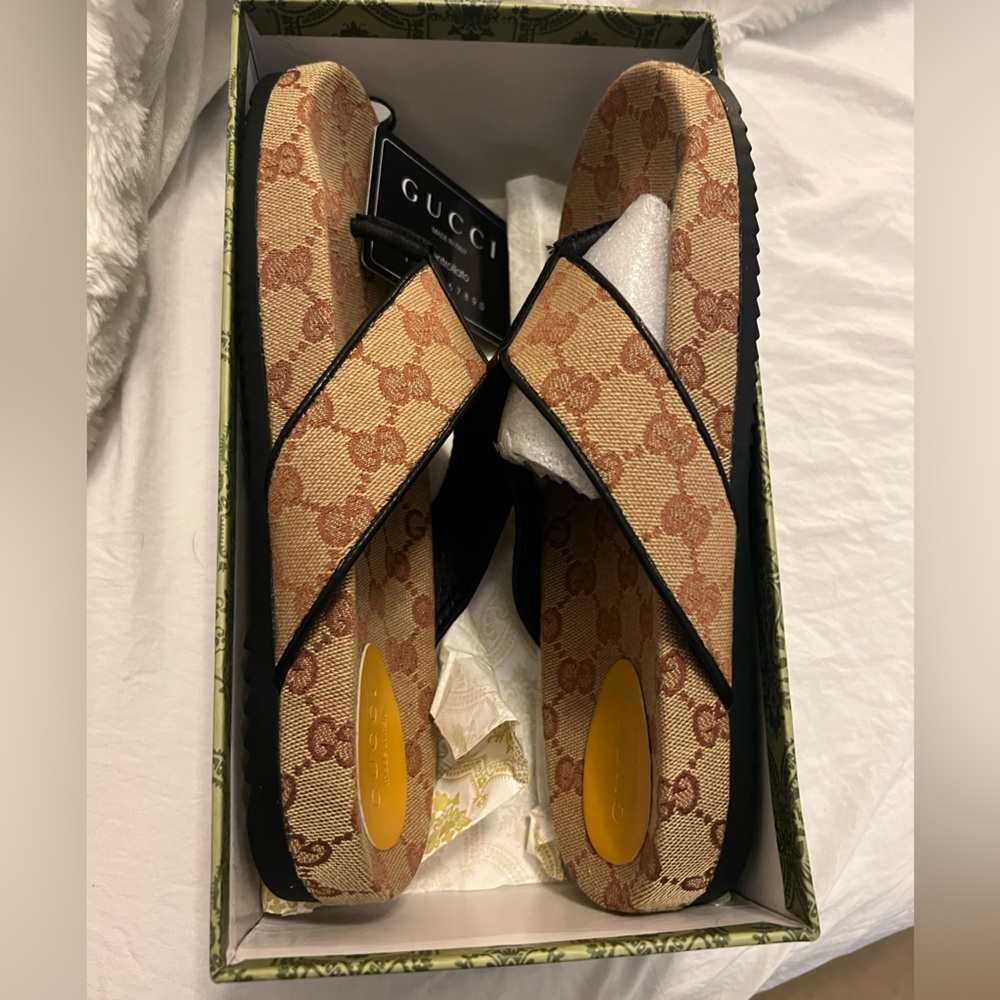 brand new in box w/ bag size 39